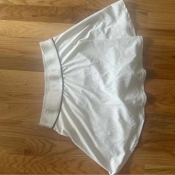 White Nike skirt with built in shorts no stains perf condition too small for me - Picture 3 of 4